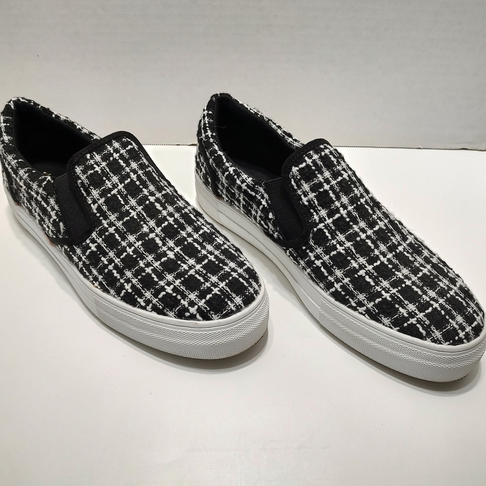 Shoedazzle Eloise Slip On Sneakers Tweed